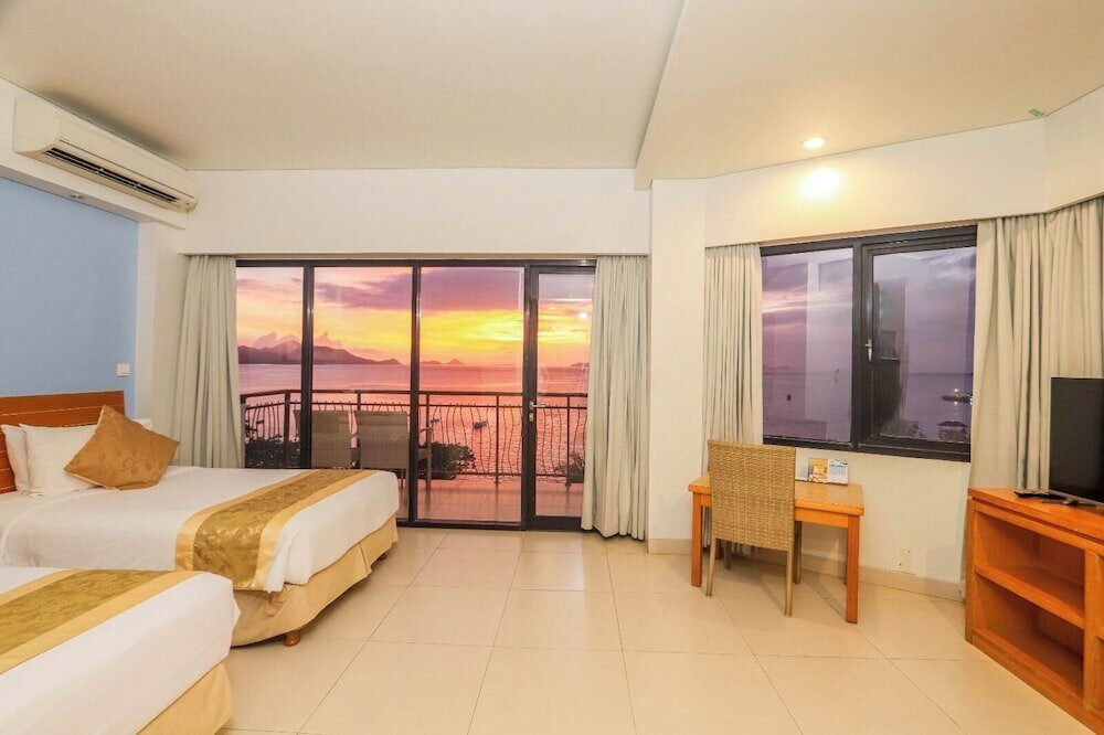 Фото Laprima Hotel Flores