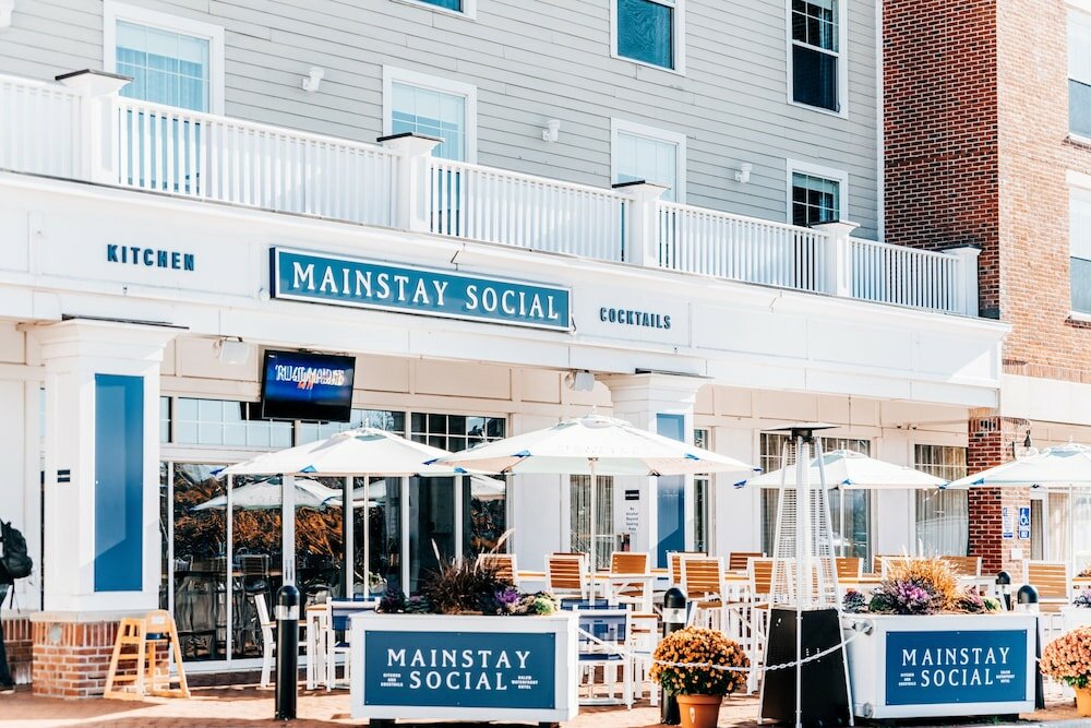 Фото Salem Waterfront Hotel & Suites