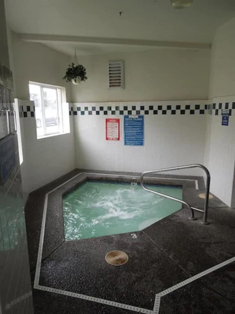 Фото Ebb Tide Oceanfront Inn