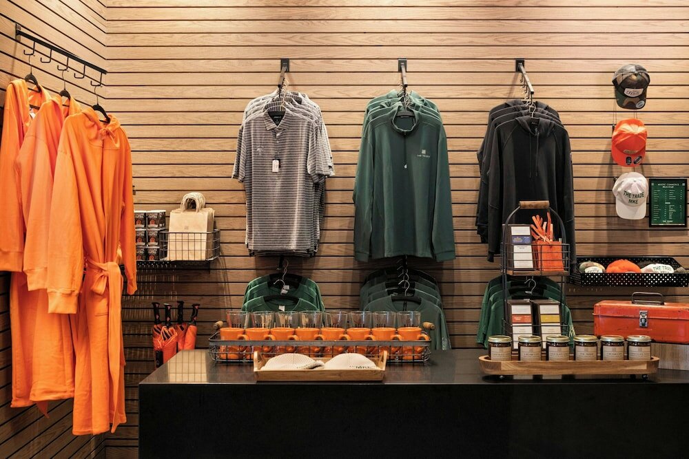 Фото The Trade, Autograph Collection