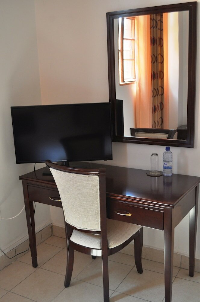 Фото Quiet Haven Hotel