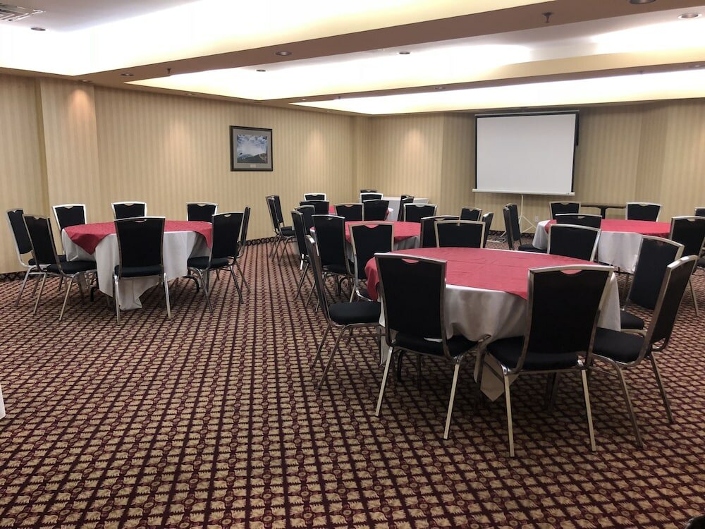 Фото Ramada by Wyndham Niagara Falls/Fallsview