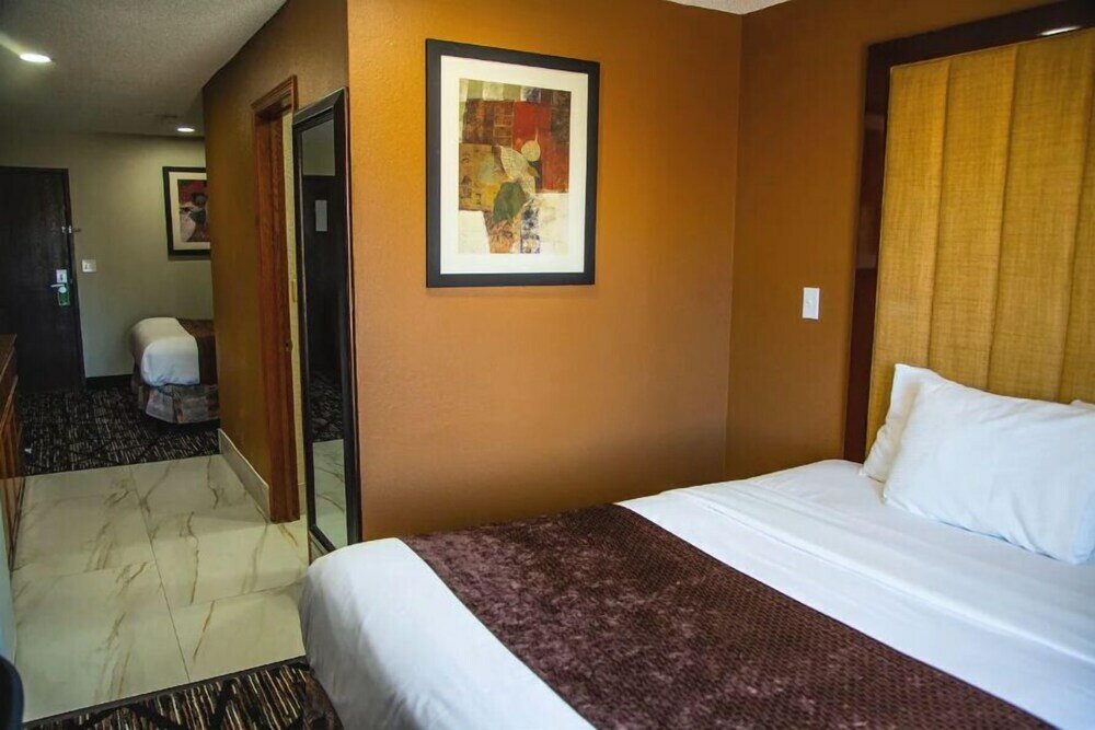 Фото Town House Extended Stay Hotel Downtown