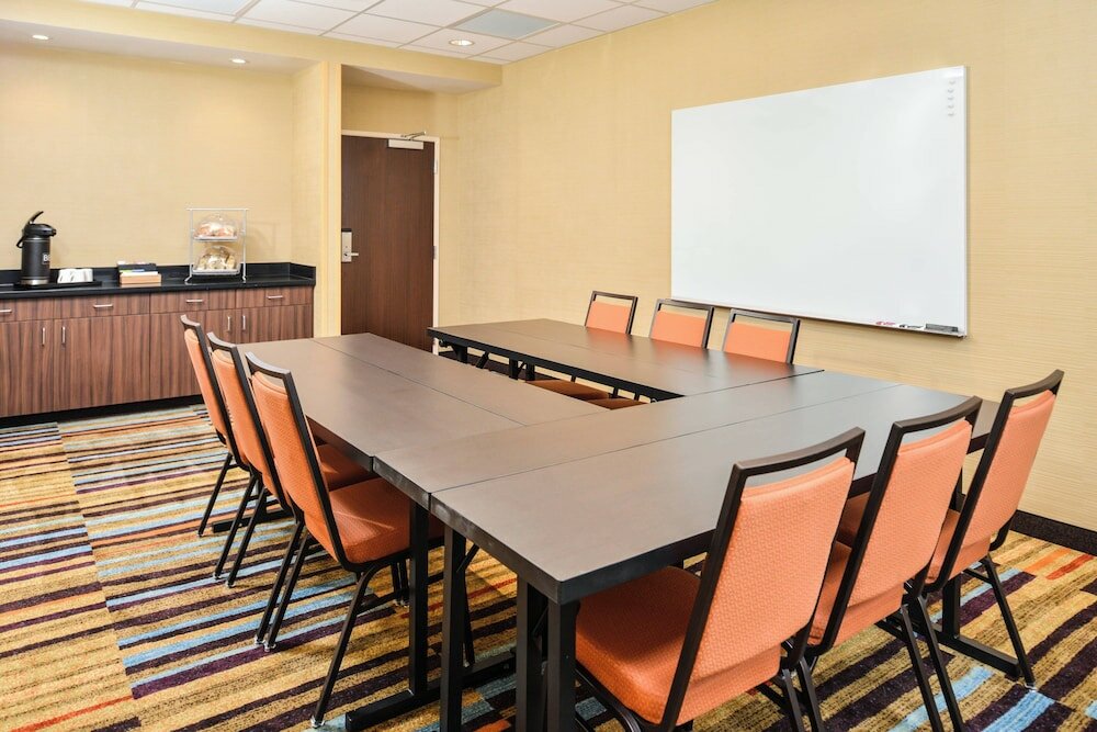 Фото Fairfield Inn & Suites by Marriott Warrensburg
