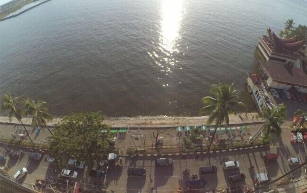 Фото Expressia Hotel Makassar