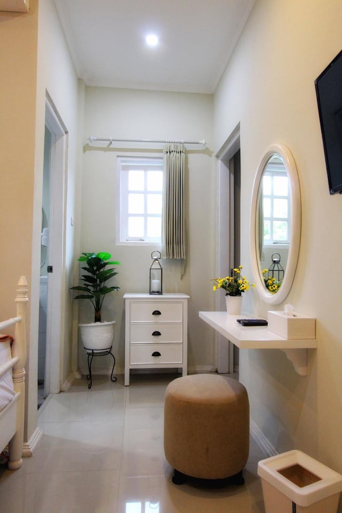 Фото Omah Madam Bed & Breakfast