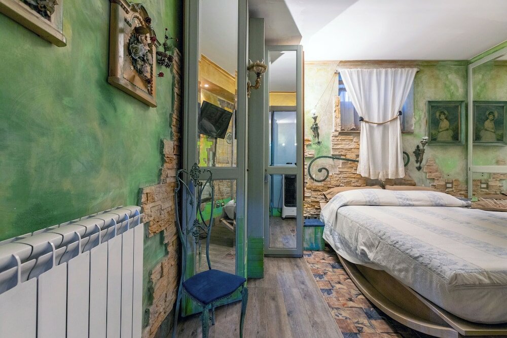 Фото Hospitales del Pellegrino Trastevere