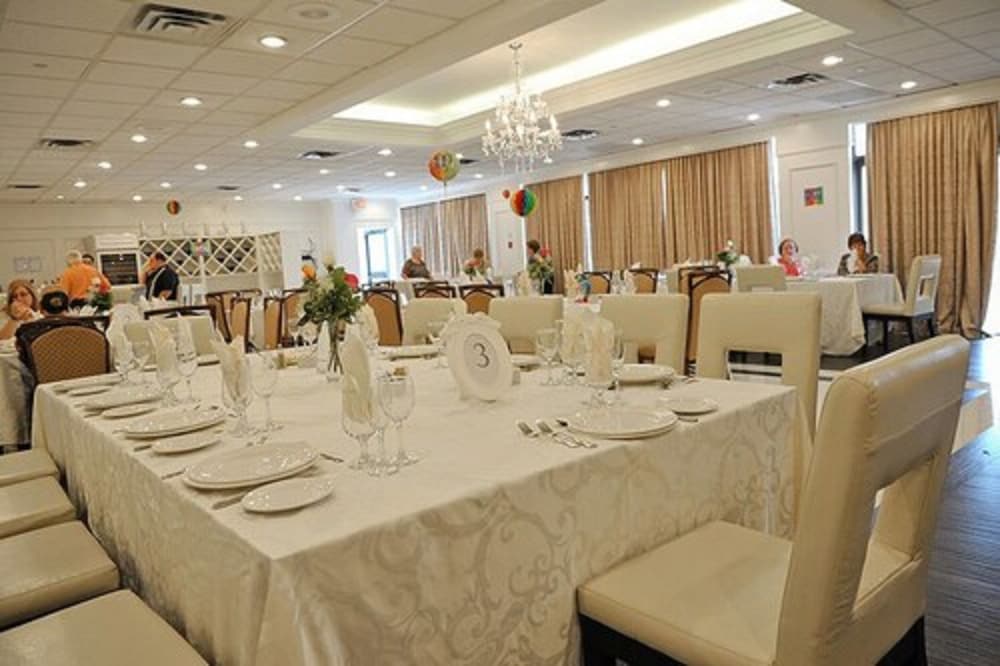 Фото Montecassino Hotel and Event Venue