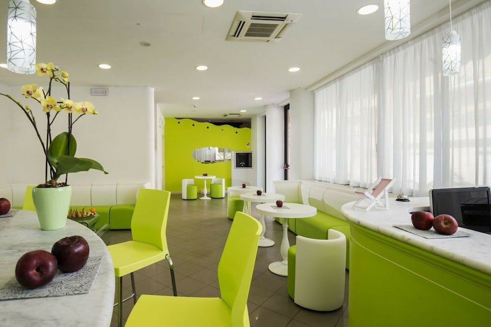 Фото Hotel Scarlet