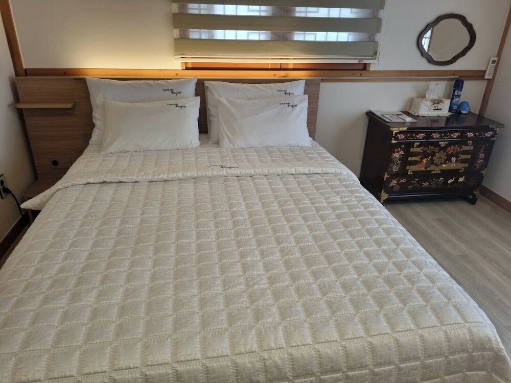 Фото Wiyeonjae Hanok Stay