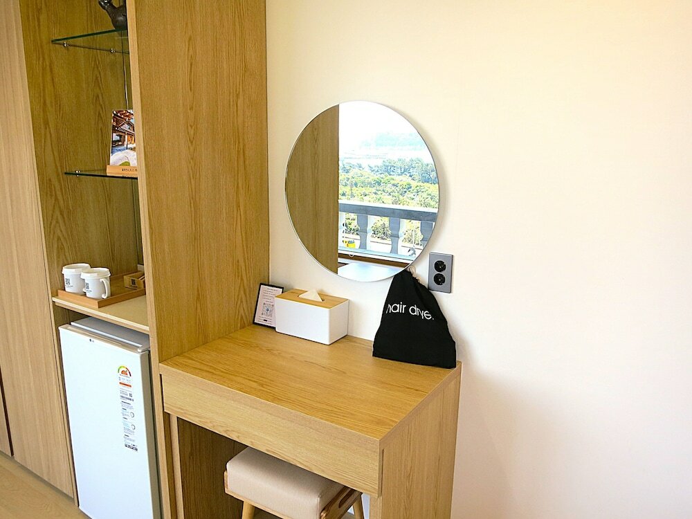 Фото Jeju Hanok Hotel Hallagung