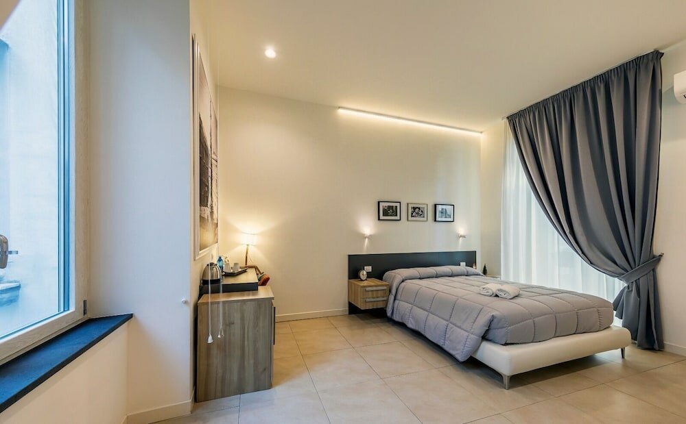 Фото Napoli Squares Suites