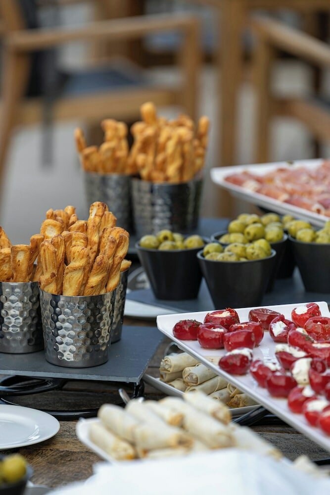 Фото Courtyard by Marriott Oxford City Centre