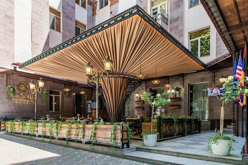 Внешний вид отеля Central Hotel Yerevan в Ереване, фото 3