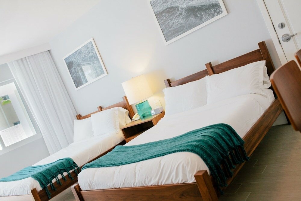 Фото Tides Inn Hotel