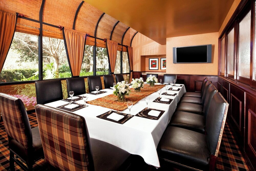 Фото Sheraton Fairplex Hotel & Conference Center