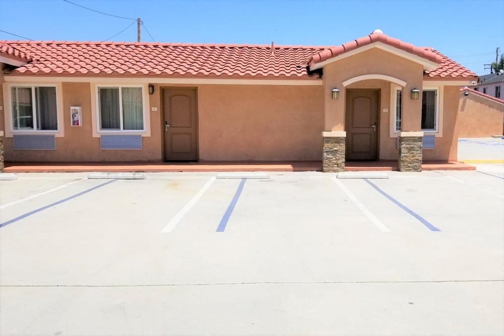 Фото Diamond Bell Inn & Suites