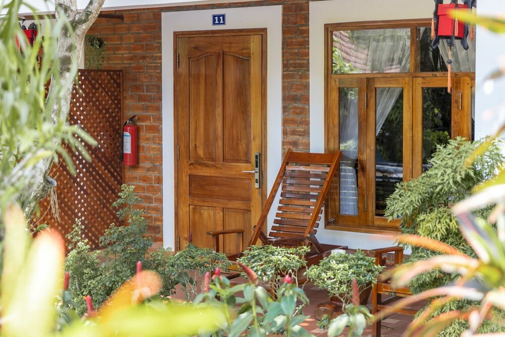 Фото Little Garden Bungalow