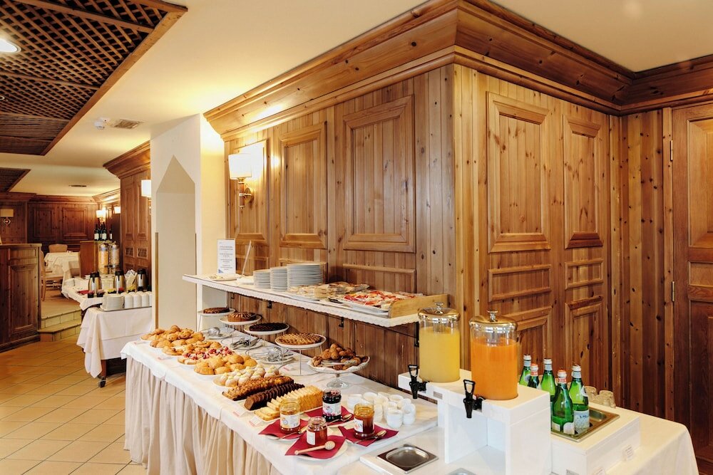 Фото Hotel Alaska Cortina