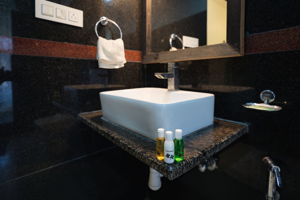 Фото The Golden House