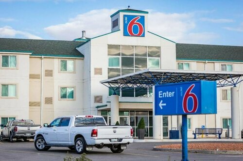 Внешний вид отеля Motel 6 Saskatoon в Саскатуне, фото 4