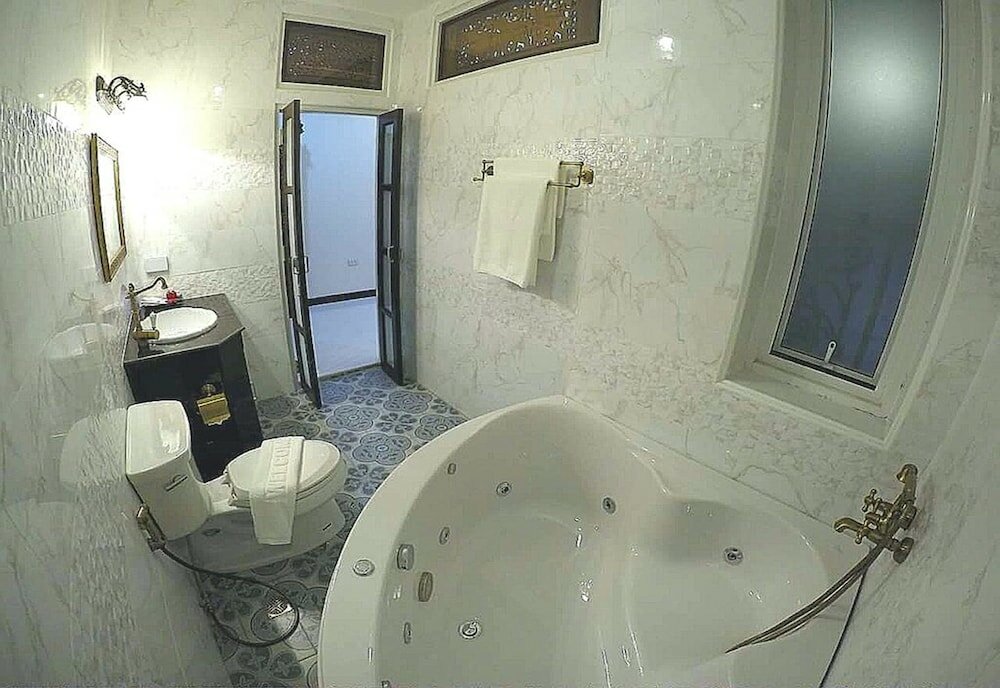 Фото The Velvet Orchid