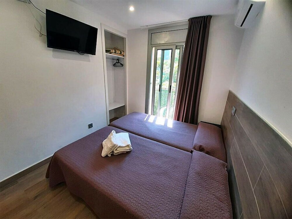 Фото Hostal Sant Ramón