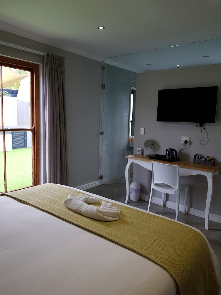 Фото Two Fat Owls Guesthouse