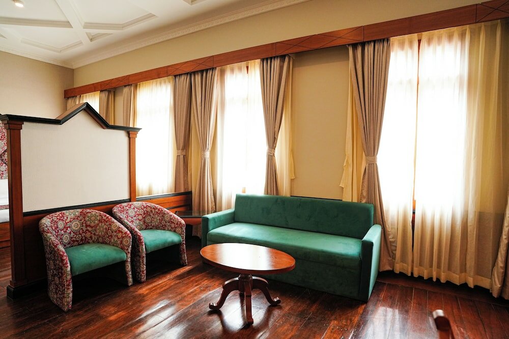 Фото Orsino Resort Mall Road