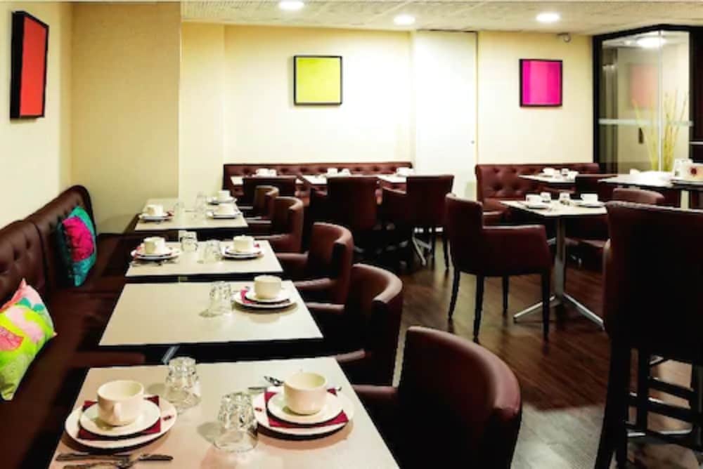 Фото Le Pere Leon Hotel