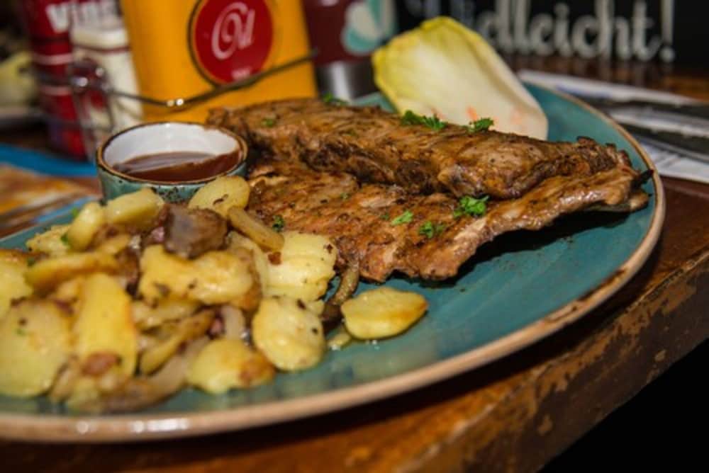 Фото Löwenbräu Köln Hotel & Restaurant