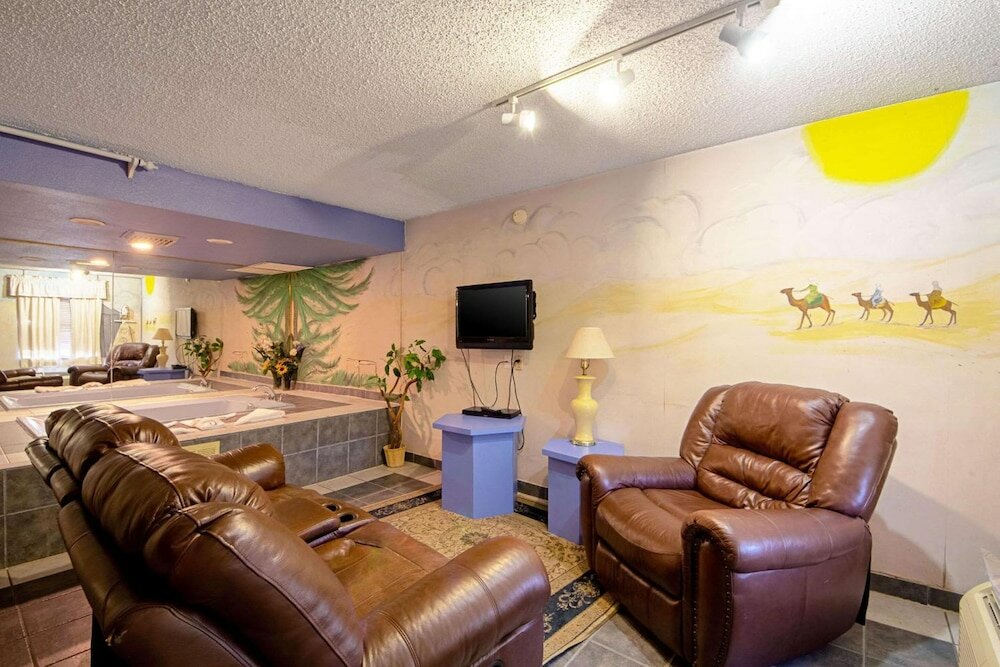 Фото Economy Inn & Suites