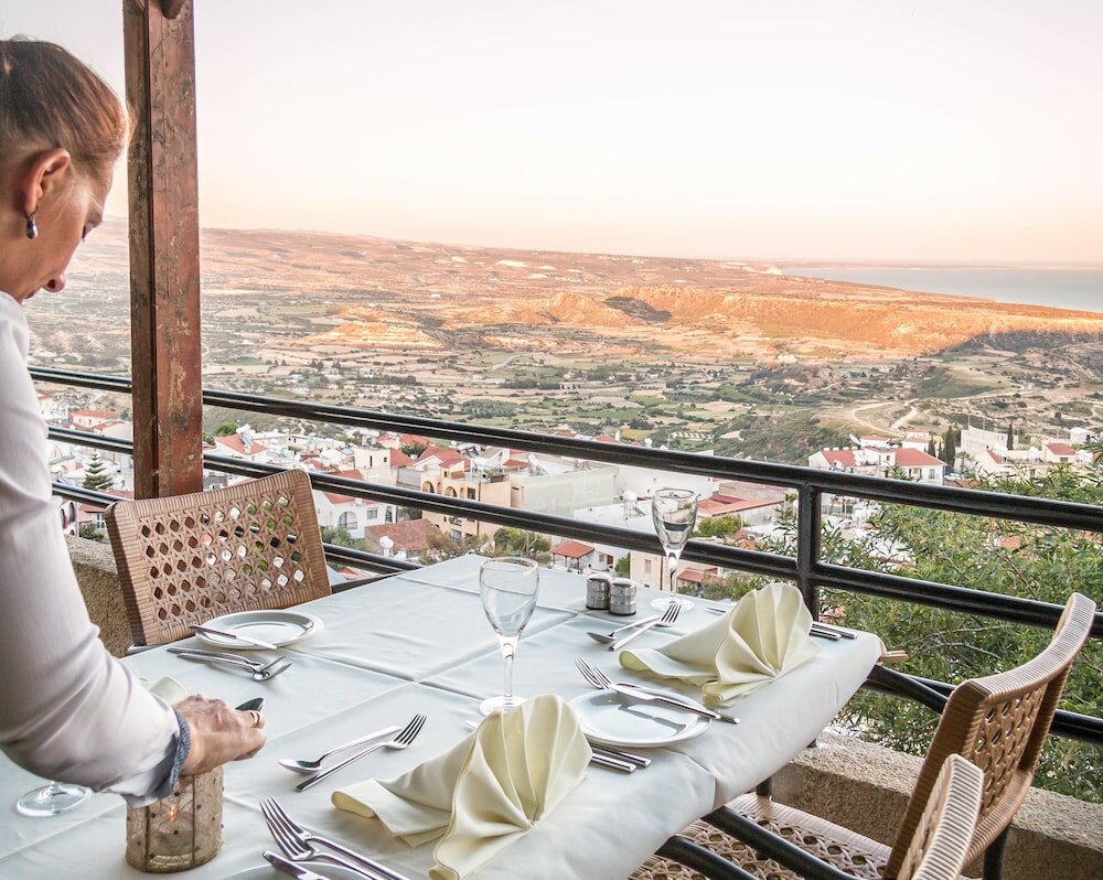 Фото Hill View Restaurant & Apartments