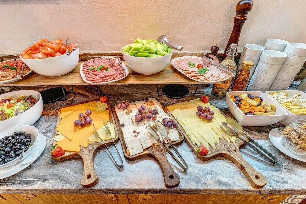 Фото Mountain Lake Hotel