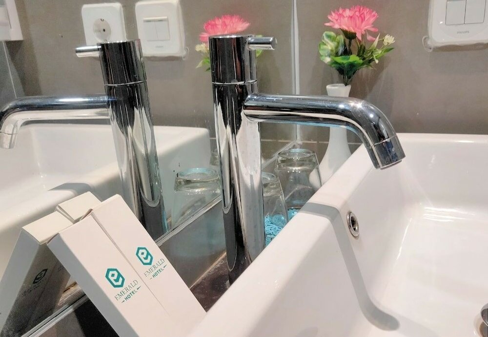 Фото Emerald Hotel