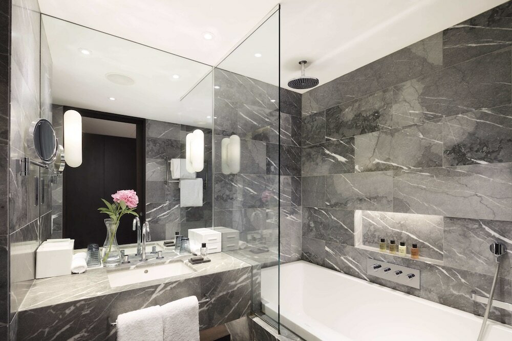 Фото South Place Hotel