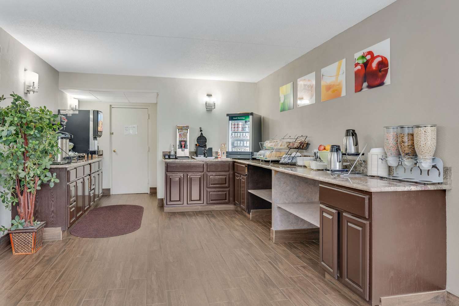 Фото Red Roof Inn Plus+ Easton