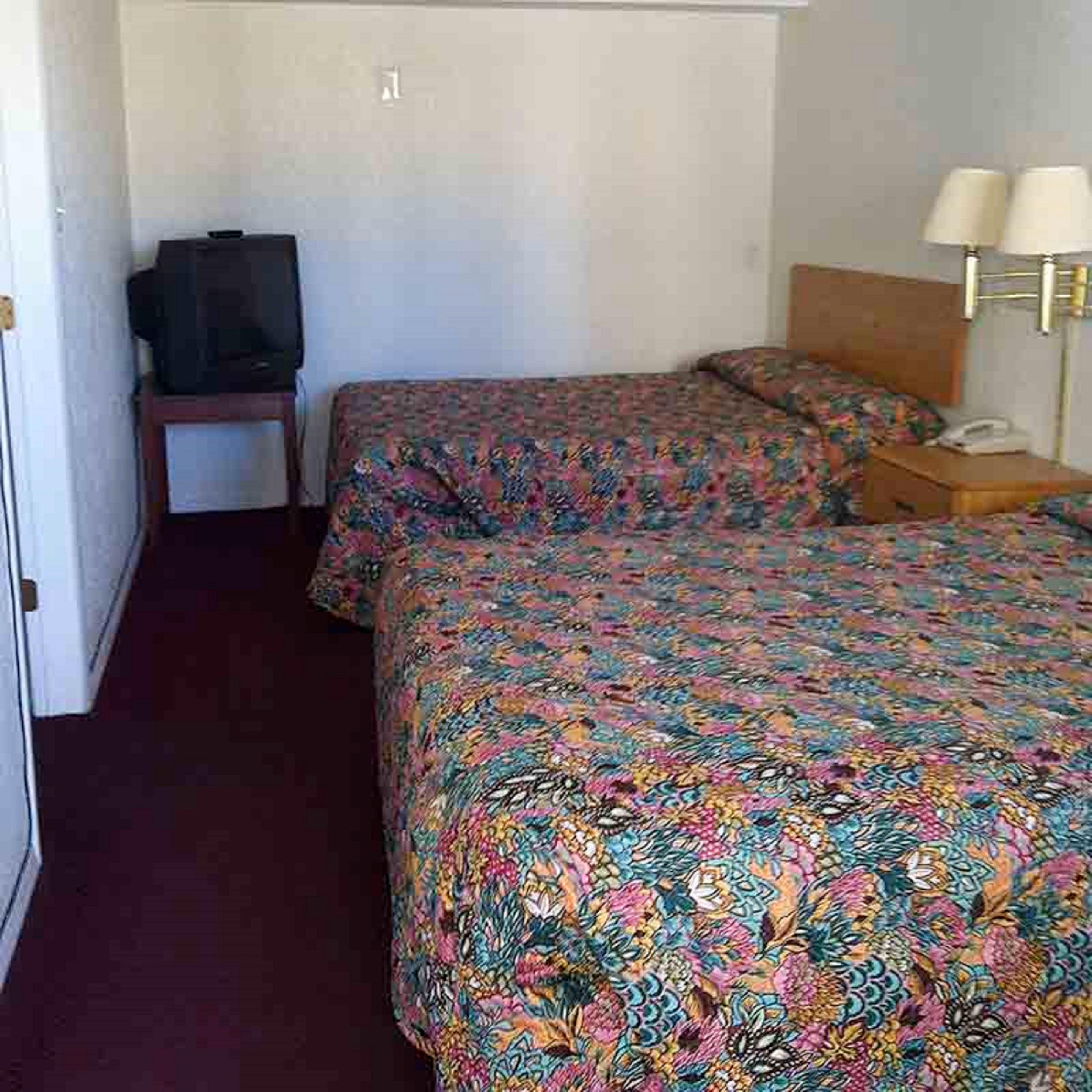 Фото Oaktree Inn and Suites