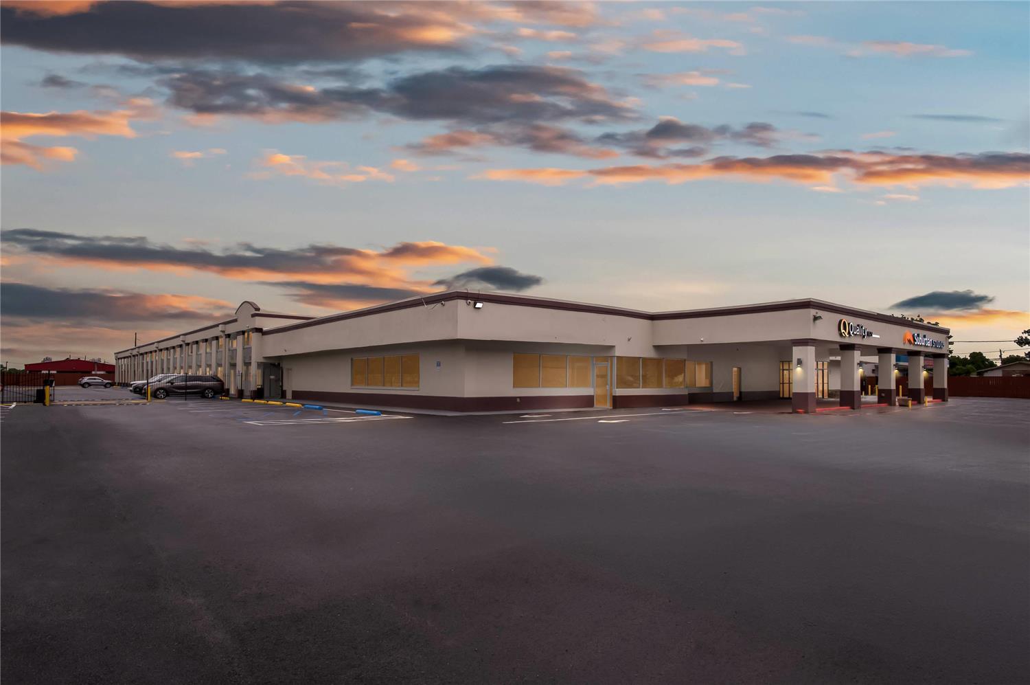 Фото Travelodge by Wyndham New Orleans West Harvey Hotel