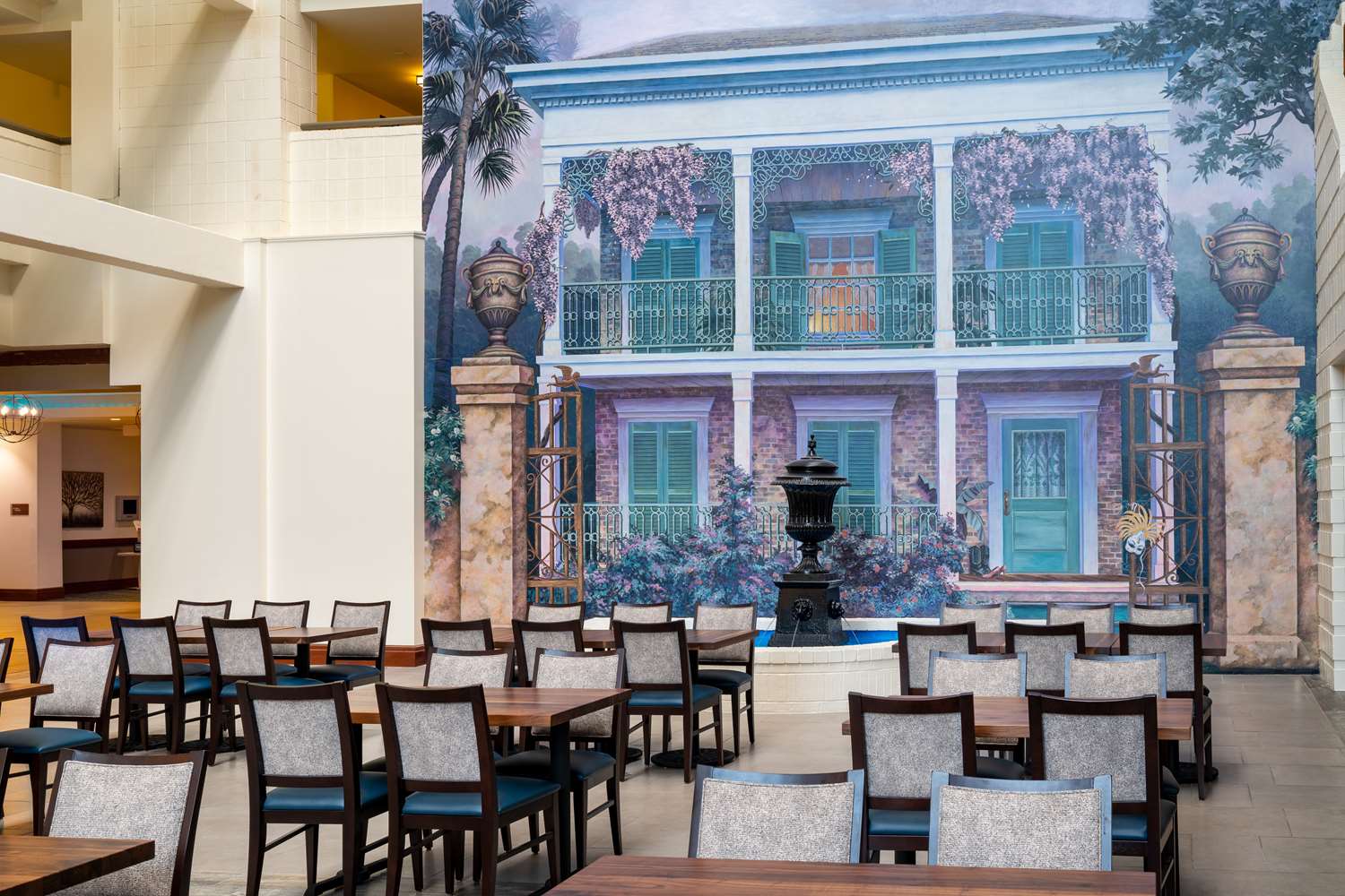 Фото Embassy Suites by Hilton New Orleans