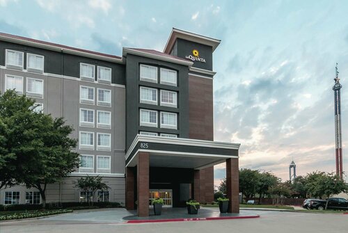 Гостиница La Quinta by Wyndham Arlington North 6 Flags Dr в Арлингтоне