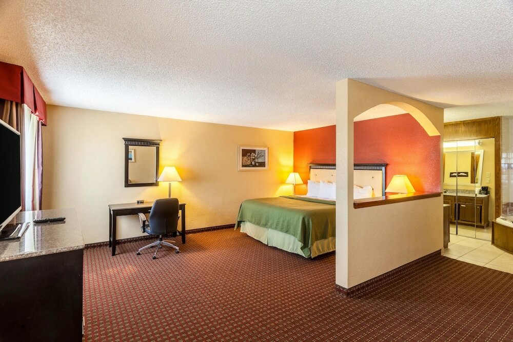Фото Quality Inn & Suites
