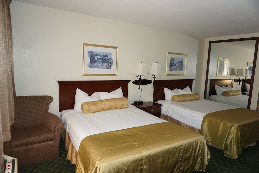 Фото Portside Inn & Suites