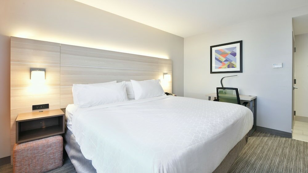 Фото Holiday Inn Express Staten Island West