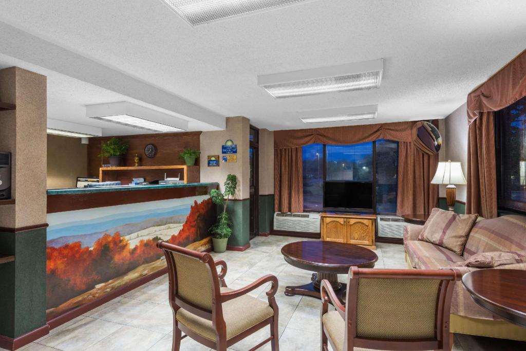 Фото Days Inn by Wyndham Fort Payne