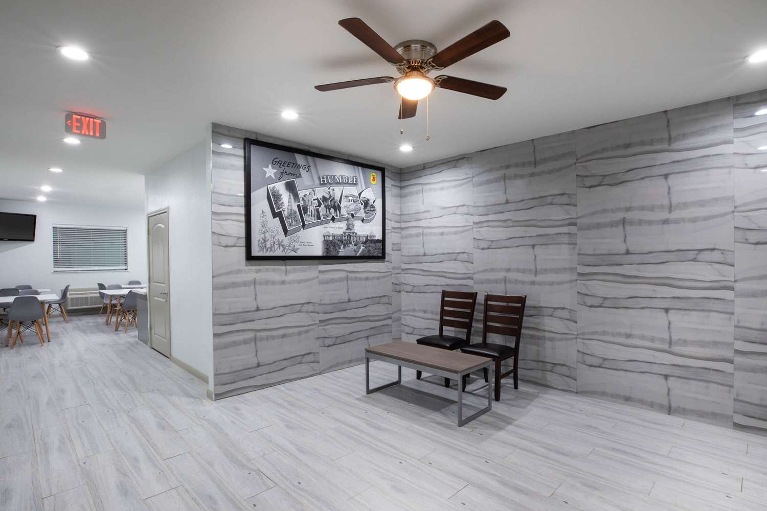 Фото Super 8 by Wyndham Humble/Fallcreek/Houston