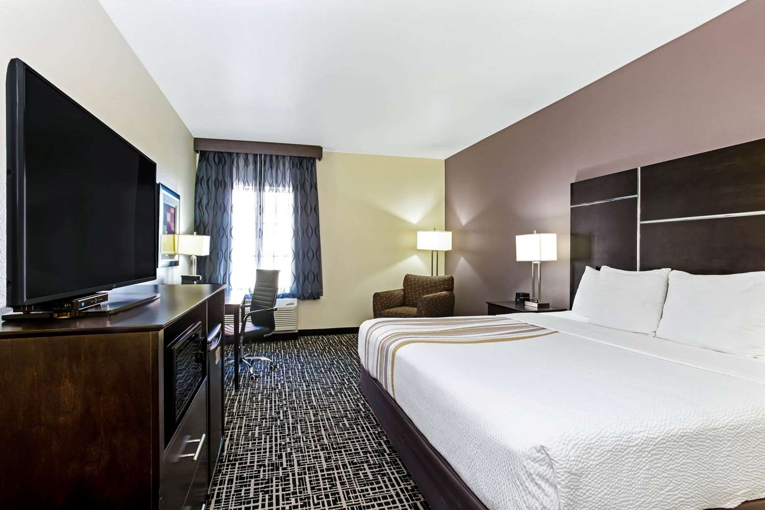 Фото La Quinta Inn & Suites by Wyndham Denver Gateway Park