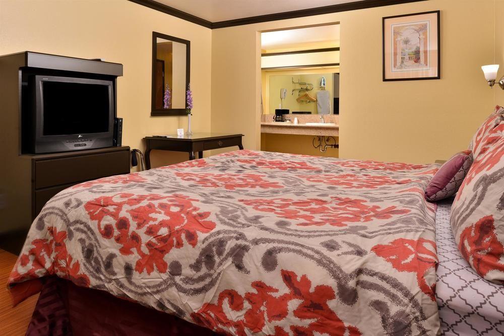 Фото Americas Best Value Inn Pasadena Houston