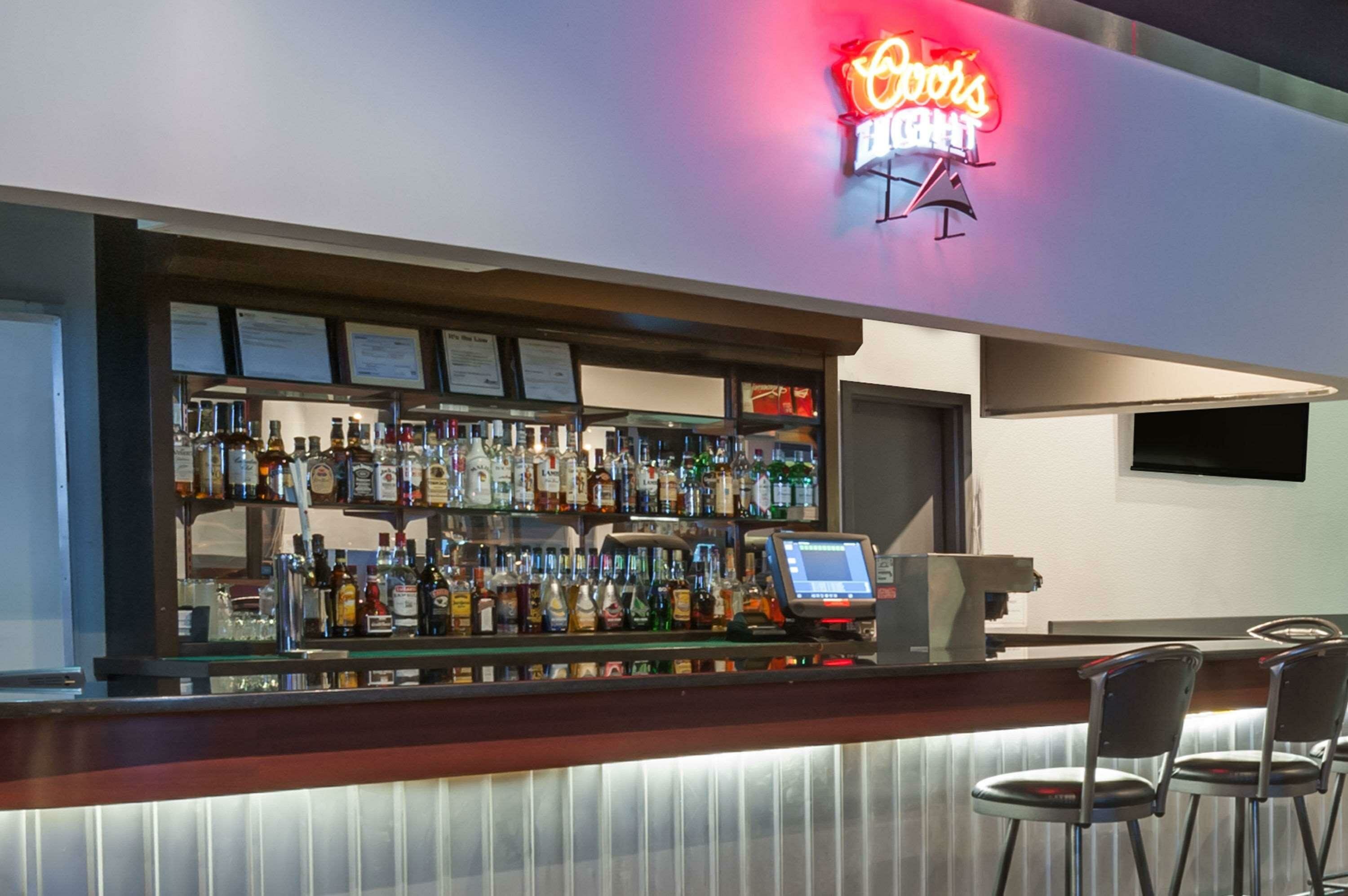 Фото Super 8 Edmonton/west