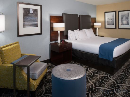 Фото Holiday Inn Express and Suites Kansas City Airport, an Ihg Hotel